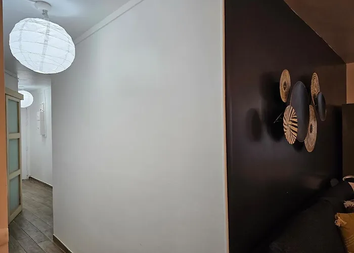 At Stlazarre Opera Haussman パリ