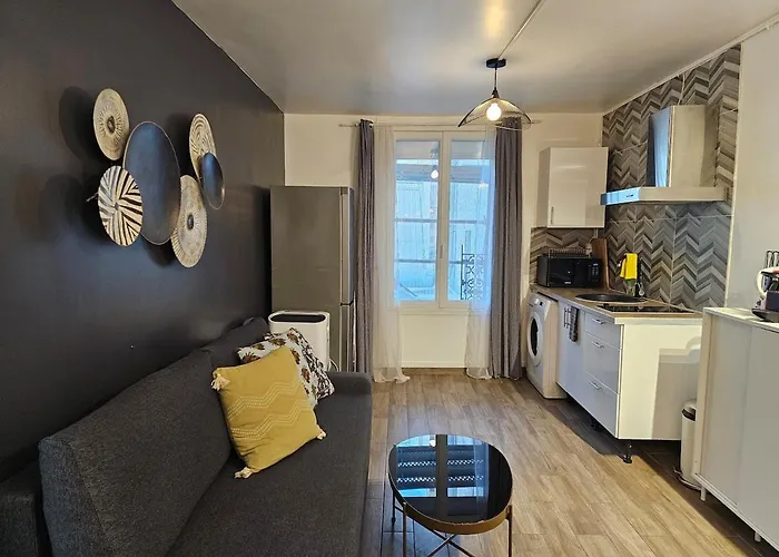 At Stlazarre Opera Haussman アパート