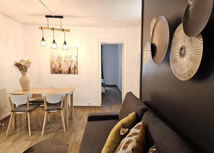 At Stlazarre Opera Haussman アパート *